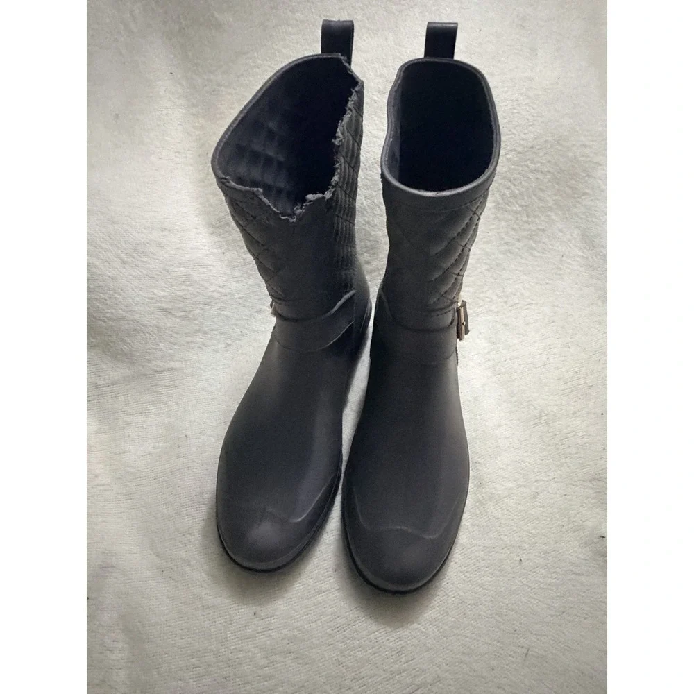 Capelli New York Quilted Rain Boots Womens 9 Black Rubber Buckle Mid Calf